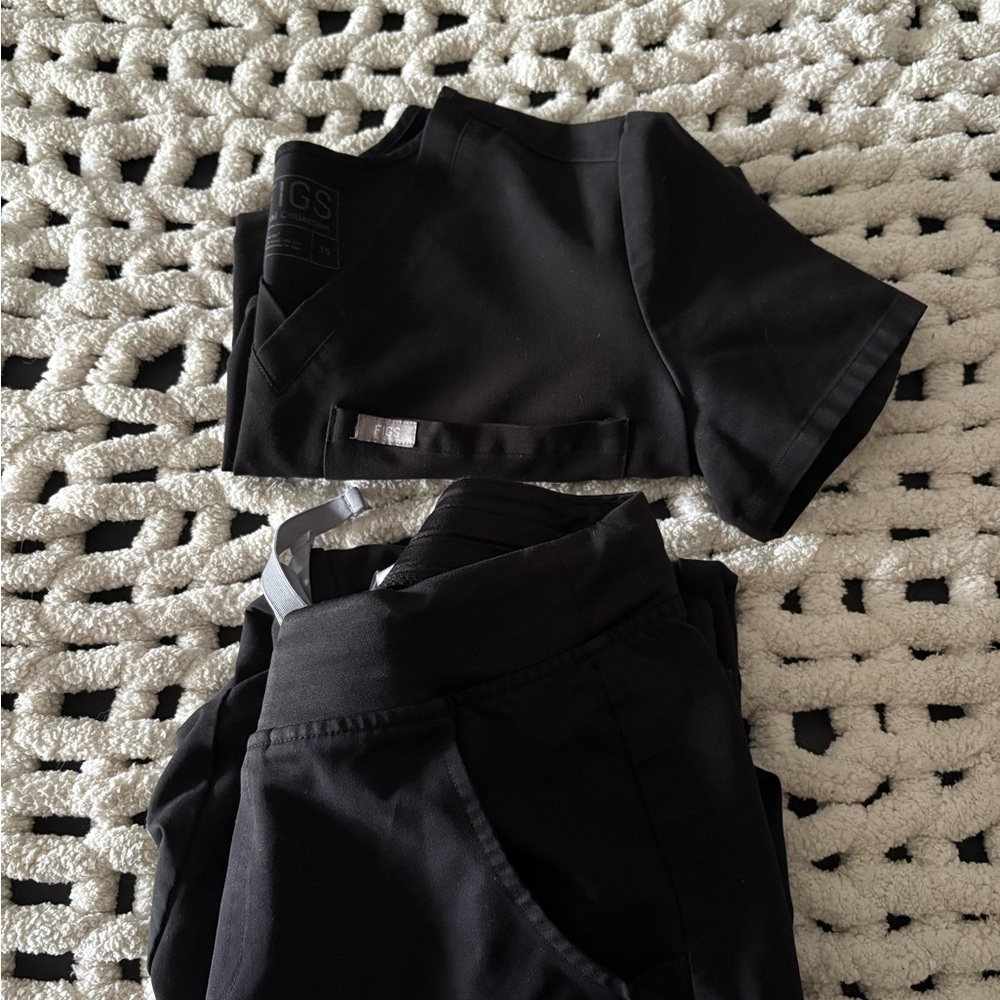 Figs Black Technical Collection Scrub Set - woman’s